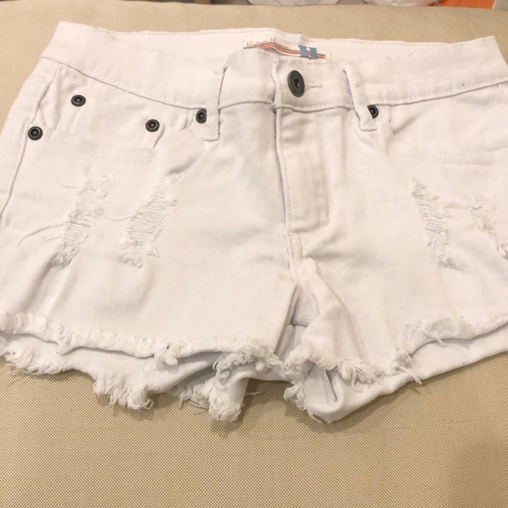 Vintage Havana white distressed jean shorts. Size 14